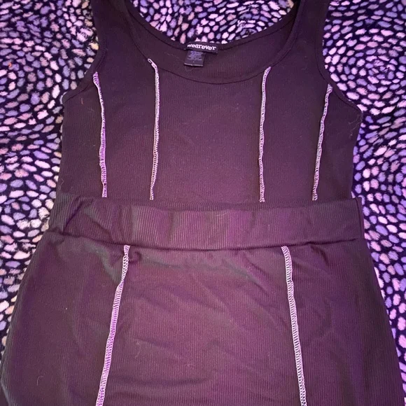 skirt and shirt set - Picture 2 of 2